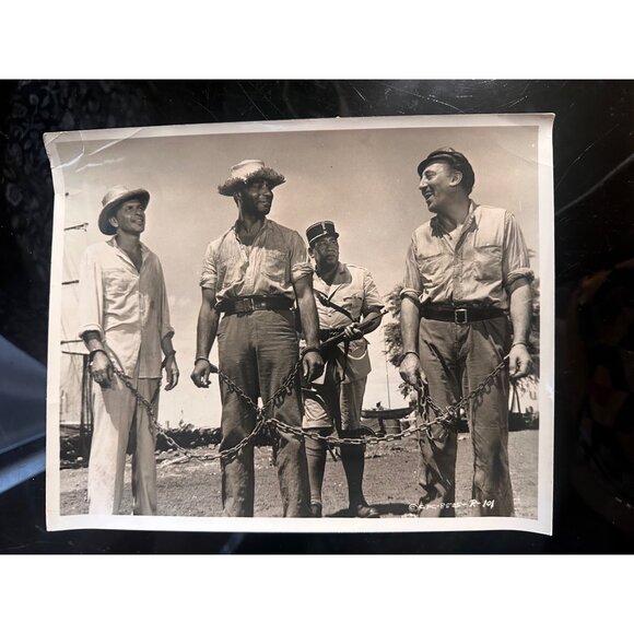 Vintage 1961 Movie Still From "The Devil At 4 OClock" Featuring Frank Sinatra Be - Picture 2 of 13